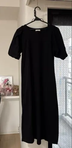 黒いパフスリーブロングワンピースのサムネイル