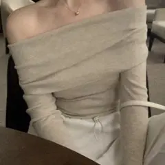 Dazy ベージュ オフショルダー ニット