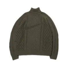 新品　完売　Nike ケーブル編み タートルネックセーター オリーブグリーン　L Nike ケーブル編み タートルネックセーター オリーブグリーン