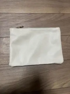 ホワイト 合成皮革 ポーチ