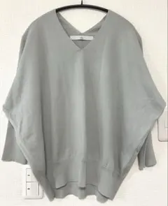 TIARA グレー Vネック オーバーサイズニット