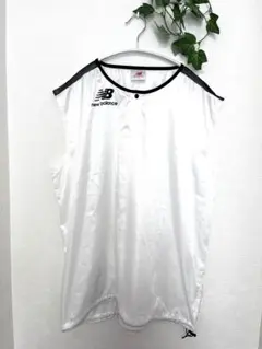 ★new balance ランニング　マラソン　ベスト　L ホワイト★のサムネイル