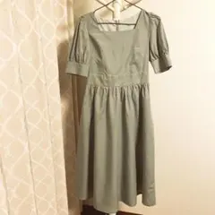 グレー半袖ワンピース　ウエストリボン付き　プロポーションボディドレッシング