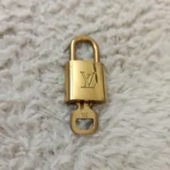 P*O様 【極美品】　ルイヴィトン　正規品　カデナ　パドロック　南京錠　鏡面　キ