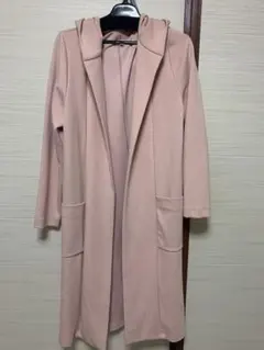 ピンク トレンチコート