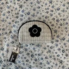 MARY QUANT パディングデイジーツイード ラウンドポーチ（アイボリー）