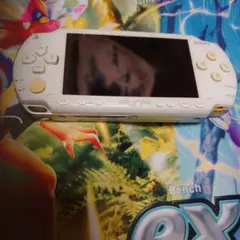 ジャンク。ソニーPSP本体ホワイト1000型　ソフト　　ソニーメモリースティック