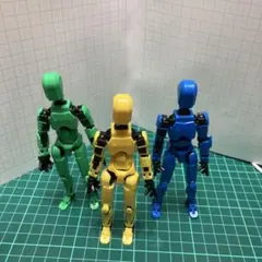 セリア戦闘フィギュア3色組み立て済みのサムネイル