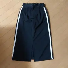 ブラック台形スカート