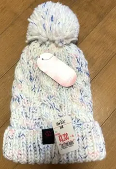 新品　ポンポン付きニット帽