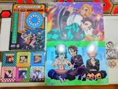 鬼滅の刃　下敷き✕2枚　クリアファイル✕1枚　しおりグリップ✕1枚　缶バッジ✕3