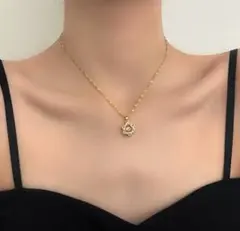 ネックレス　プレゼント　ゴールド　上品 ♥️残りわずか♥️おしゃれ　レディース