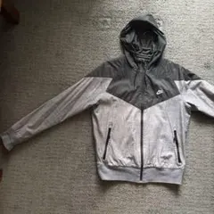 Nike トラック＆フィールド ウィンドブレーカー。