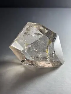 ネパール産　クリアクォーツ　フリーカット　69g 気泡　ライモナイト　レインボー