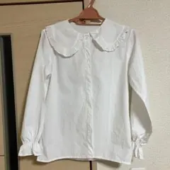 フリル付きホワイト長袖シャツ