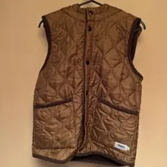 ARMEN キルティングダウンベスト フード付き