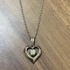 ハートモチーフ　シルバーネックレス　シルバーカラー　ペンダント
