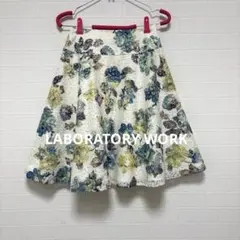美品 LABORATORY WORK フラワープリント フレアスカートM レースのサムネイル