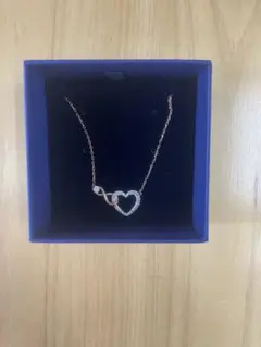 スワロフスキー　インフィニティネックレス　ハート