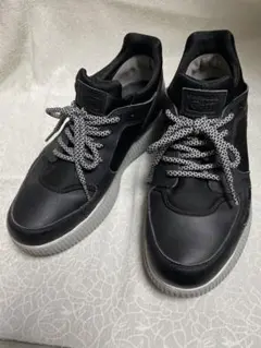 オニツカタイガー スニーカー