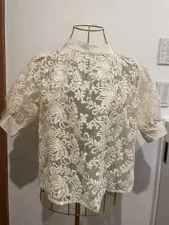 GRL ボウタイ付き花柄刺繍オーガンジーブラウス F 半袖 秋服 秋コーデ