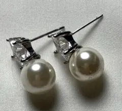 ホワイトパール星形ラインストーンピアス