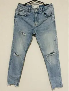 Bershka ダメージ加工 スキニーデニム ストレッチ　　◆冬季限定価格◆