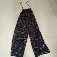 GU　ジーユー　黒地　ドットストラップサロペット