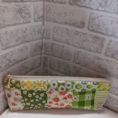 小花柄　パッチワーク風　ペンケース　グリーン