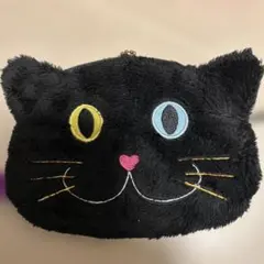 黒猫デザインのポーチ