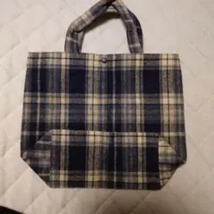 セシール　チェック柄トートバッグ ネイビー ベージュ
