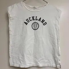 ナチュラルビューティーベイシック　白ロゴTシャツのサムネイル