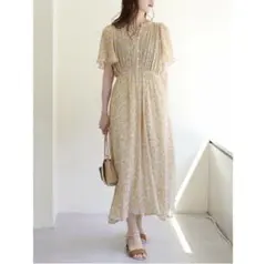 訳あり　natural couture 花柄フレアスリーブワンピースのサムネイル