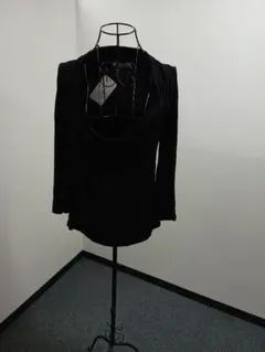 056ZARA ブラック カットソー 長袖トップス