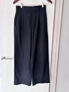 美品　UNIQLO ハイウエストタックワイドパンツ　Mサイズ ブラック