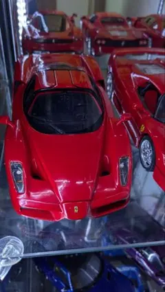 Ferrari Enzo レッド ミニカー　1/18のサムネイル