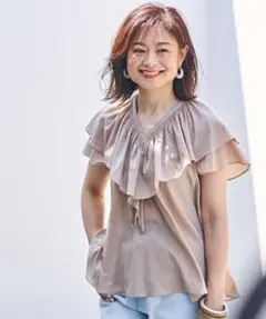 【新品】ROPE エディター三尋木奈保さんコラボ　ロペ　ラッフルブラウスのサムネイル