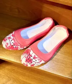 PUMA フラットシューズ バレエシューズ ピンク 花柄のサムネイル