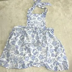 青と白の花柄フリルエプロン