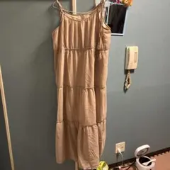ベージュ ティアード キャミワンピース
