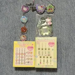 サンリオシークレットクローバーストラップ おはじきシール風アクセサリー　キティ