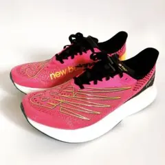 【極美品】ニューバランス FuelCell RC Elite v2ピンク