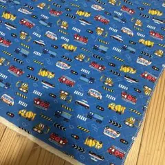 はたらく　車　キルティング はぎれ　消防車　救急車