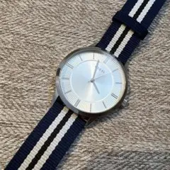 【値下げしました】GUESS クォーツ 腕時計 シルバー ネイビー