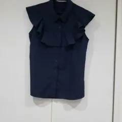 ふりる袖ブラウス