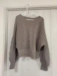 ケーブル編み ベージュ ニット セーター