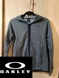 【オークリー】ビッグロゴ フーディパーカー