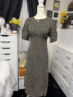 フィット＆フレアワンピース 黒と白の小花柄