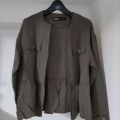ZARA レディースノーカラージャケット カーキ ペプラム Mサイズのサムネイル