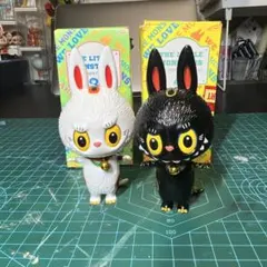 THE LITTLE MONSTERS LABUBU 初代 2体セット - メルカリ